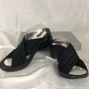 Bzees NIB light weight slip on sandal